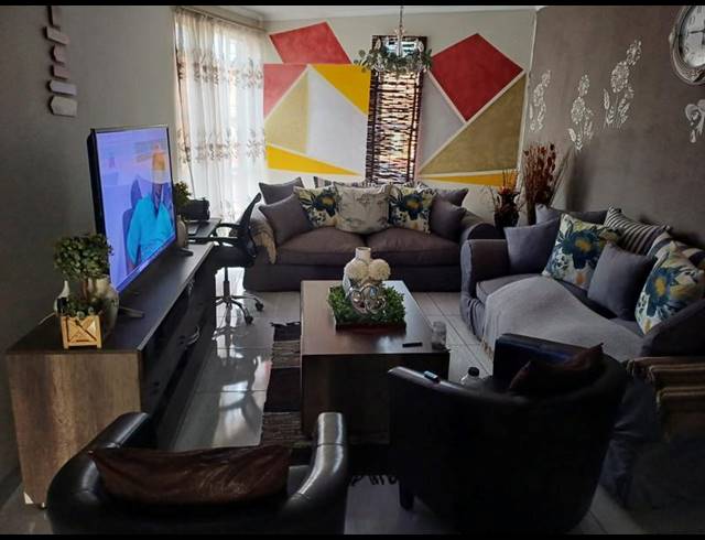 2 BEDROOM APARTMENT FOR SALE IN PRETORIA GARDENS